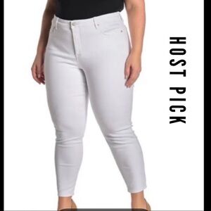 18. 🎉HP🎉.  NYDJ Skinny Ankle Jeans in Optic White
